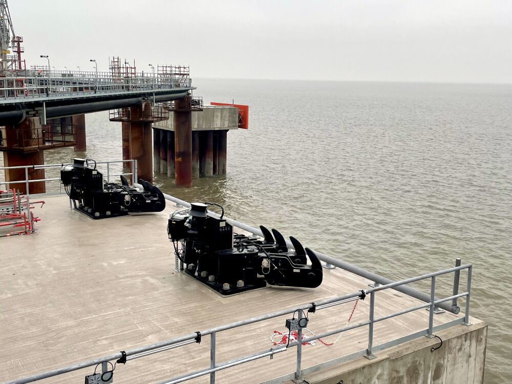 quick release mooring hooks lng wilhelmshaven