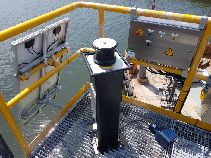 Mini capstan powered by solar