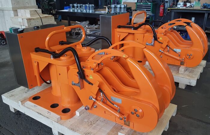 Quick release hooks offshore mooring