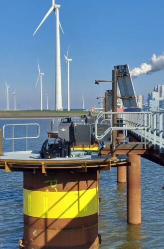 Quick release mooring hooks Solar Eemshaven