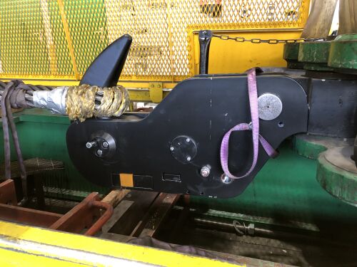 Quick release hook in testing machine