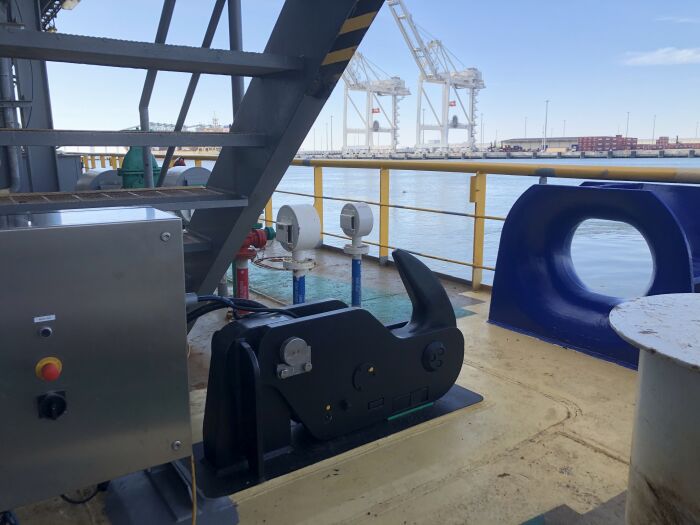Quick release mooring hook