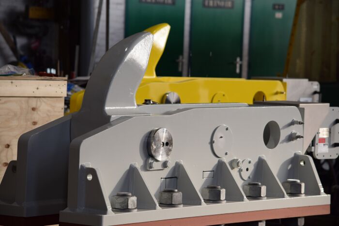 Quick release offshore hooks FPSO and FSRU