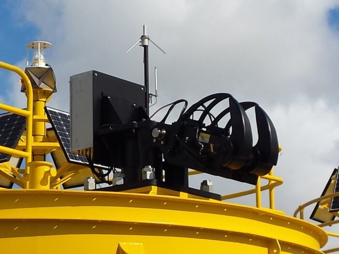 Quick release mooring hooks on buoys
