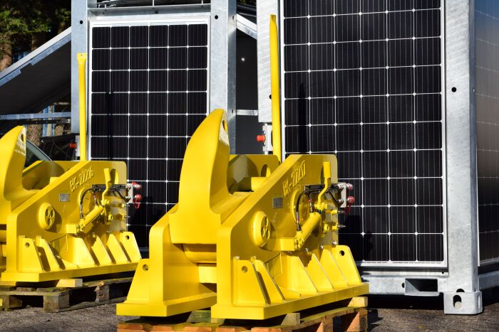 Quick release Hooks and solar for dredging