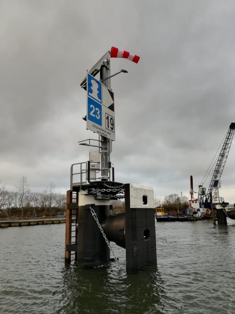 Señalización de barcos con energía solar