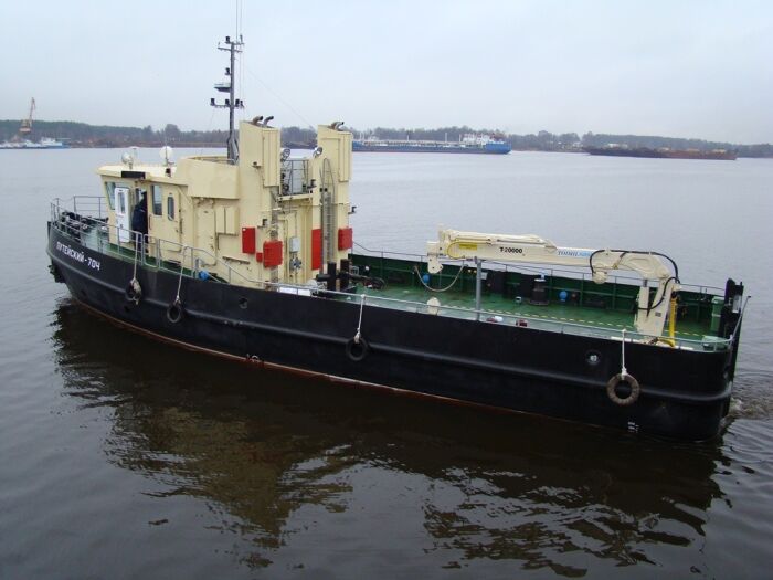 Tug boat