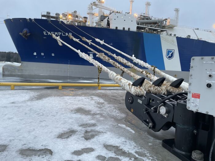 Quick release mooring hooks lng terminal