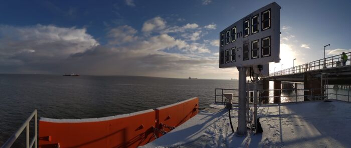 Straatman Berthing Aid System LNG Terminal Wilhelmshaven